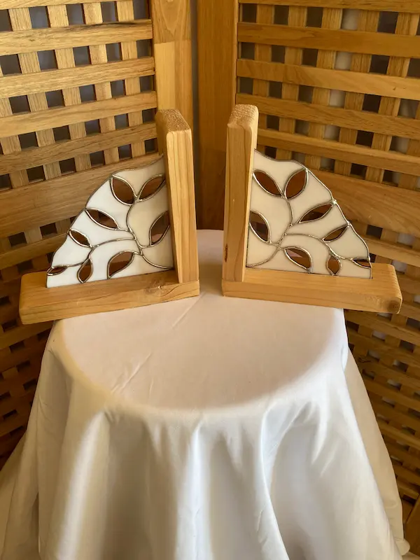 Bookend with little leaves