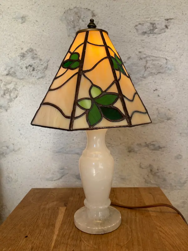 Leaf motif Lamp